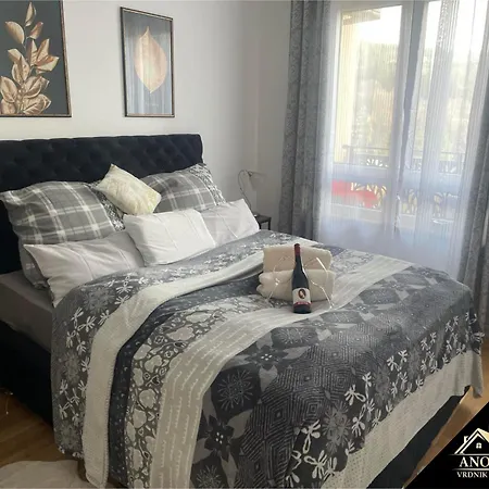 아파트 - Anonim 1 I 2 *